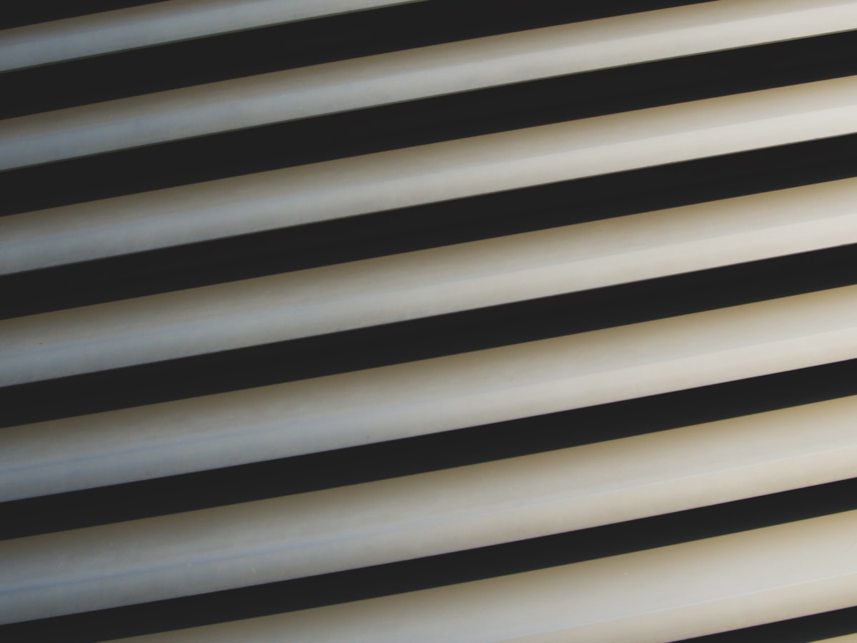 Day and night blinds with alternating sheer and solid fabric bands